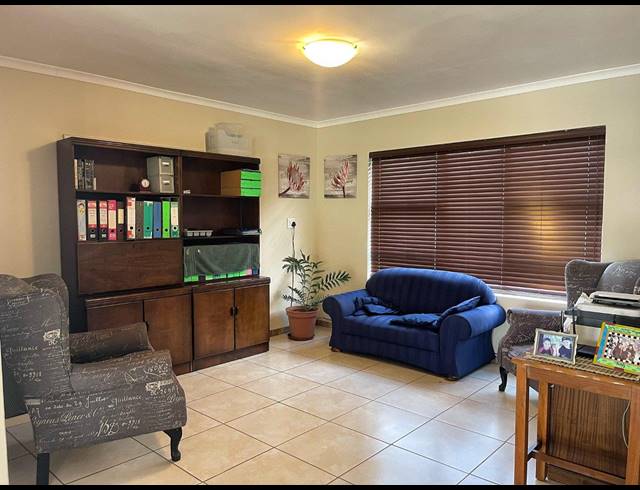 4 BEDROOM HOUSE FOR SALE IN THREE RIVERS EAST